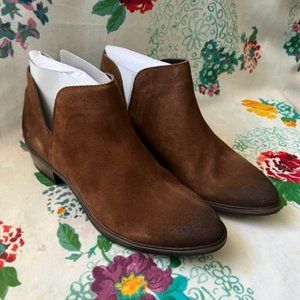 New Crevo Chestnut Booties Size 8 Leather NWOT